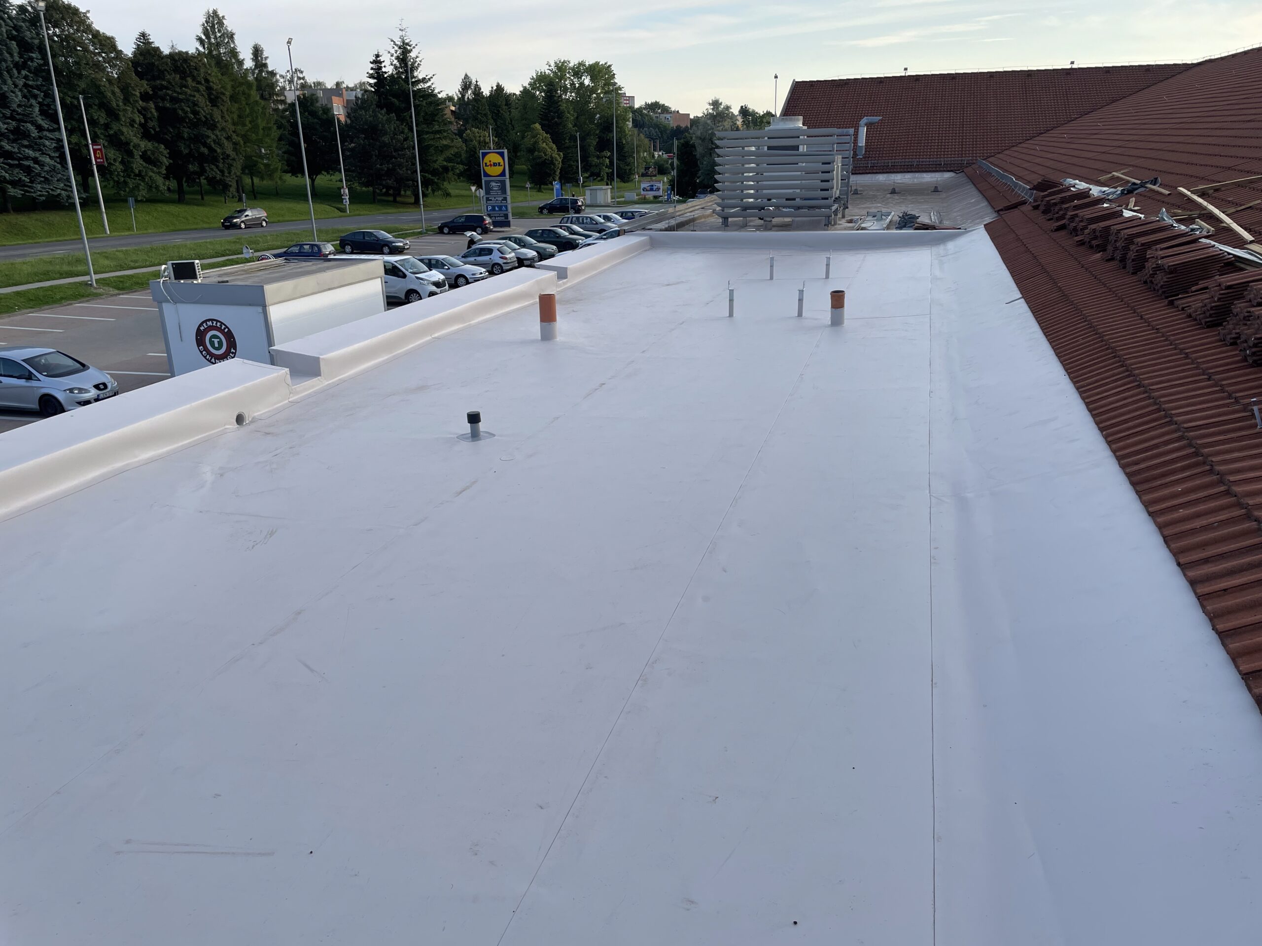 Nagykanizsai élelmiszeráruház bővítés hő,- és csapadékvízszigetelése